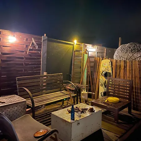 Off-grid Container By The Bay Vakantiehuis